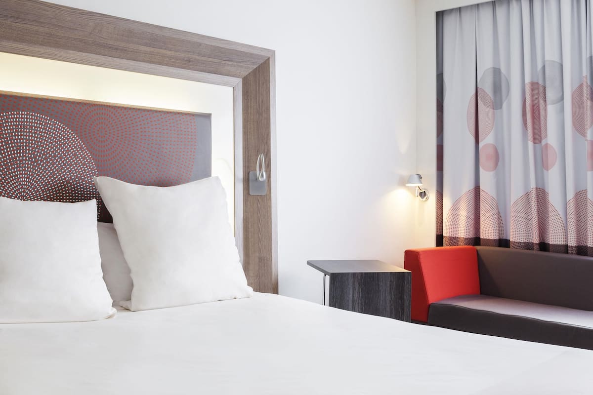 Klassieke kamer, 1 tweepersoonsbed | Luxe beddengoed, een minibar, een kluis op de kamer, een bureau