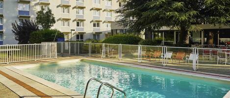 Seasonal outdoor pool, pool umbrellas, sun loungers