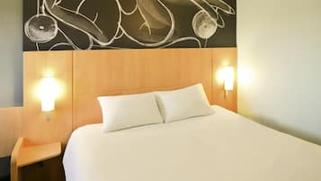 Quarto standard, 1 cama de casal | Cofres nos quartos, escrivaninha, quartos à prova de som