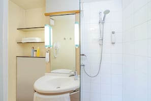 Ducha, artículos de higiene personal ecológicos y secador de pelo