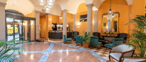 Lobby lounge