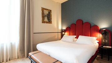 Classic-Doppel- oder -Zweibettzimmer | Daunenbettdecken, Minibar, Zimmersafe, Schreibtisch