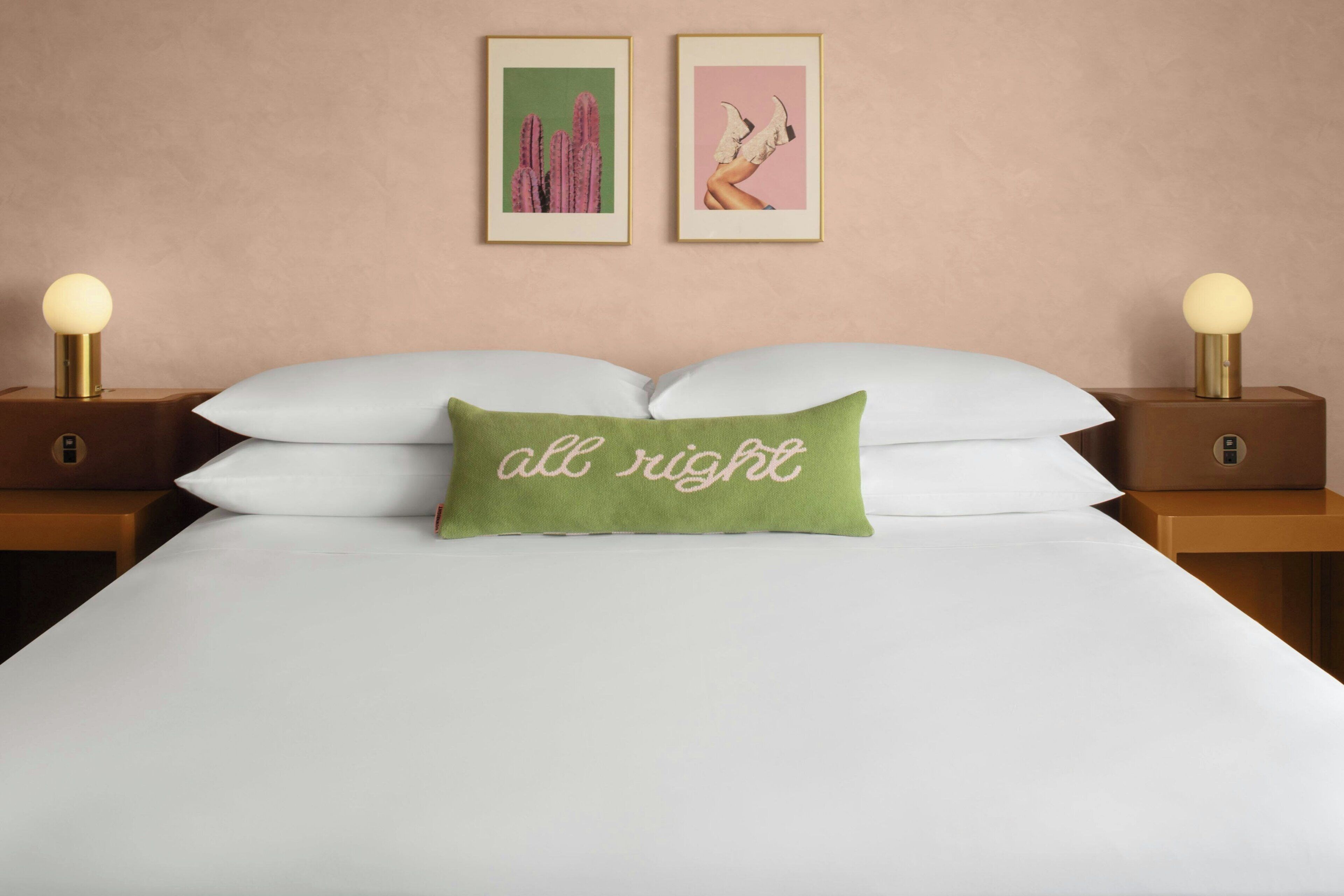 Allergitestet sengetøy, senger med overmadrass og skrivebord