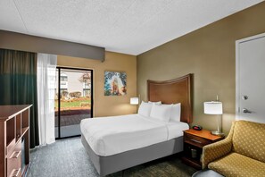 أغطية فراش متميزة وألحفة محشوة بالريش ومكتب ومساحة عمل للكمبيوتر المحمول