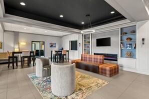 Lobby - Clarion Inn North Haven - New Haven North (North Haven)