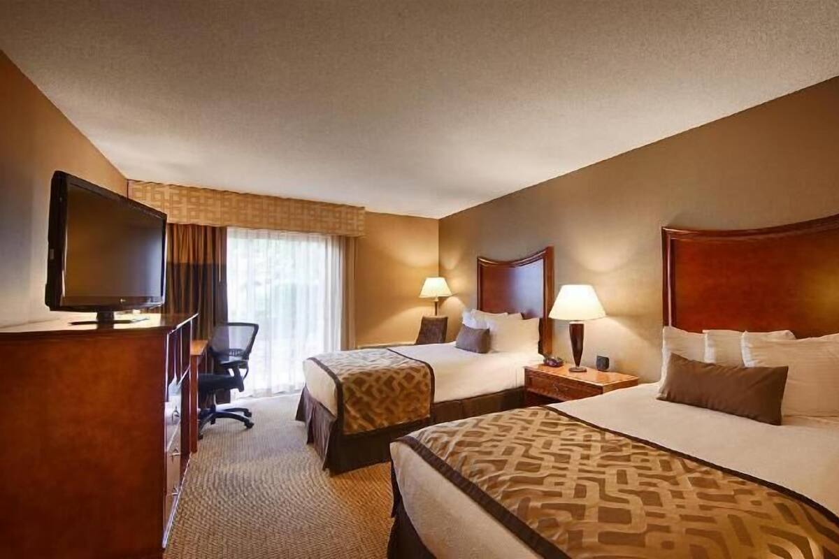 Premium bedding, down comforters, desk, laptop workspace