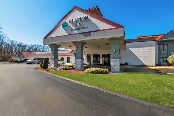 Front of property - Clarion Inn North Haven - New Haven North (North Haven)