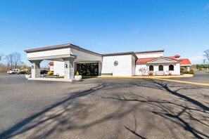 Exterior - Clarion Inn North Haven - New Haven North (North Haven)