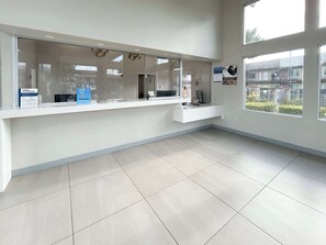 Lobby - Studio 6 Corona, CA - West (Corona)