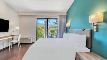 Executive Room, 1 King Bed | In-room safe, iron/ironing board, free cribs/infant beds