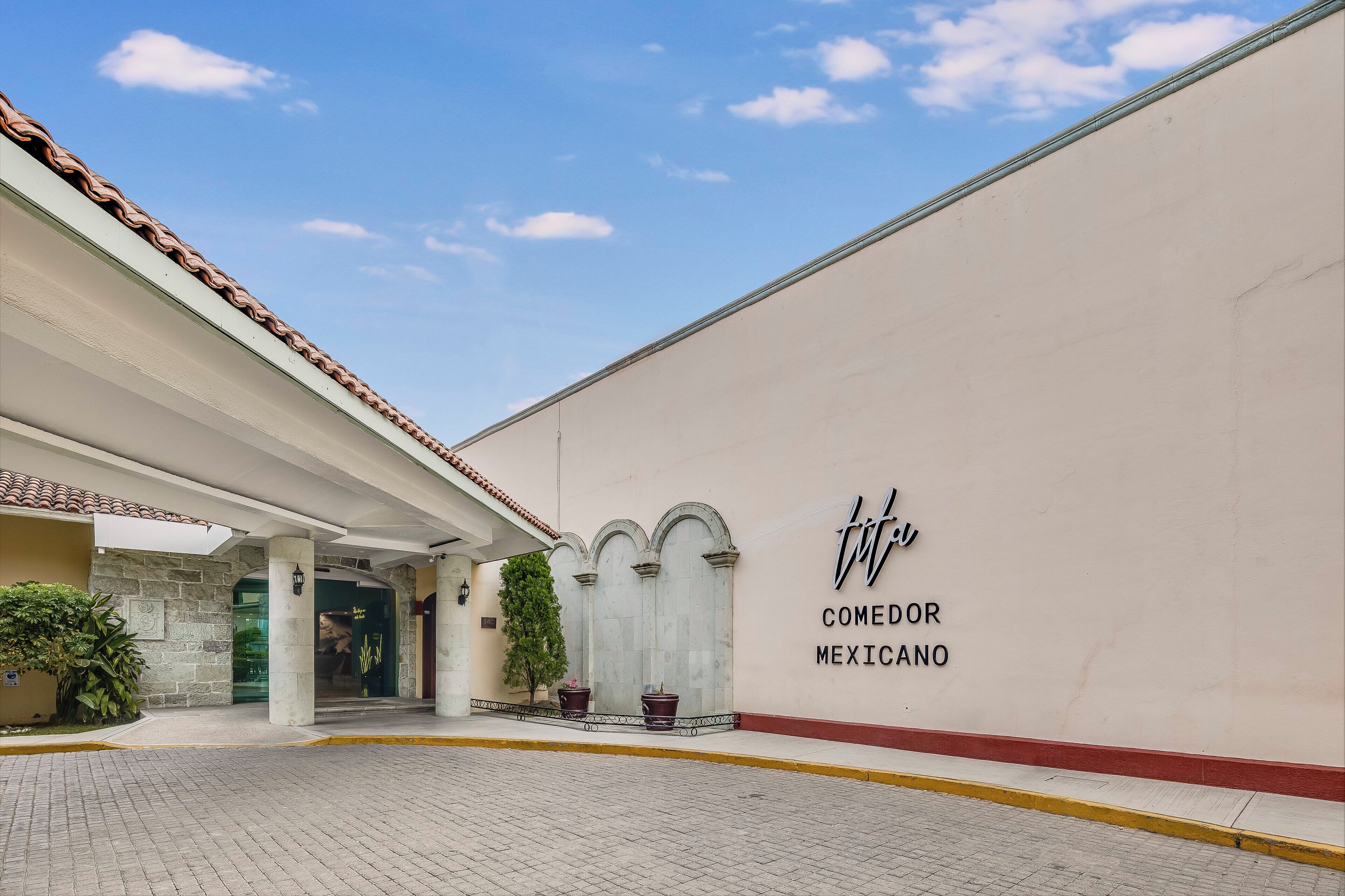 Se sirven desayunos, comidas, cenas y cocina internacional 