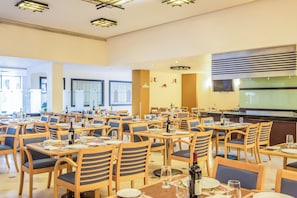 Daily full breakfast (MXN 550 per person)