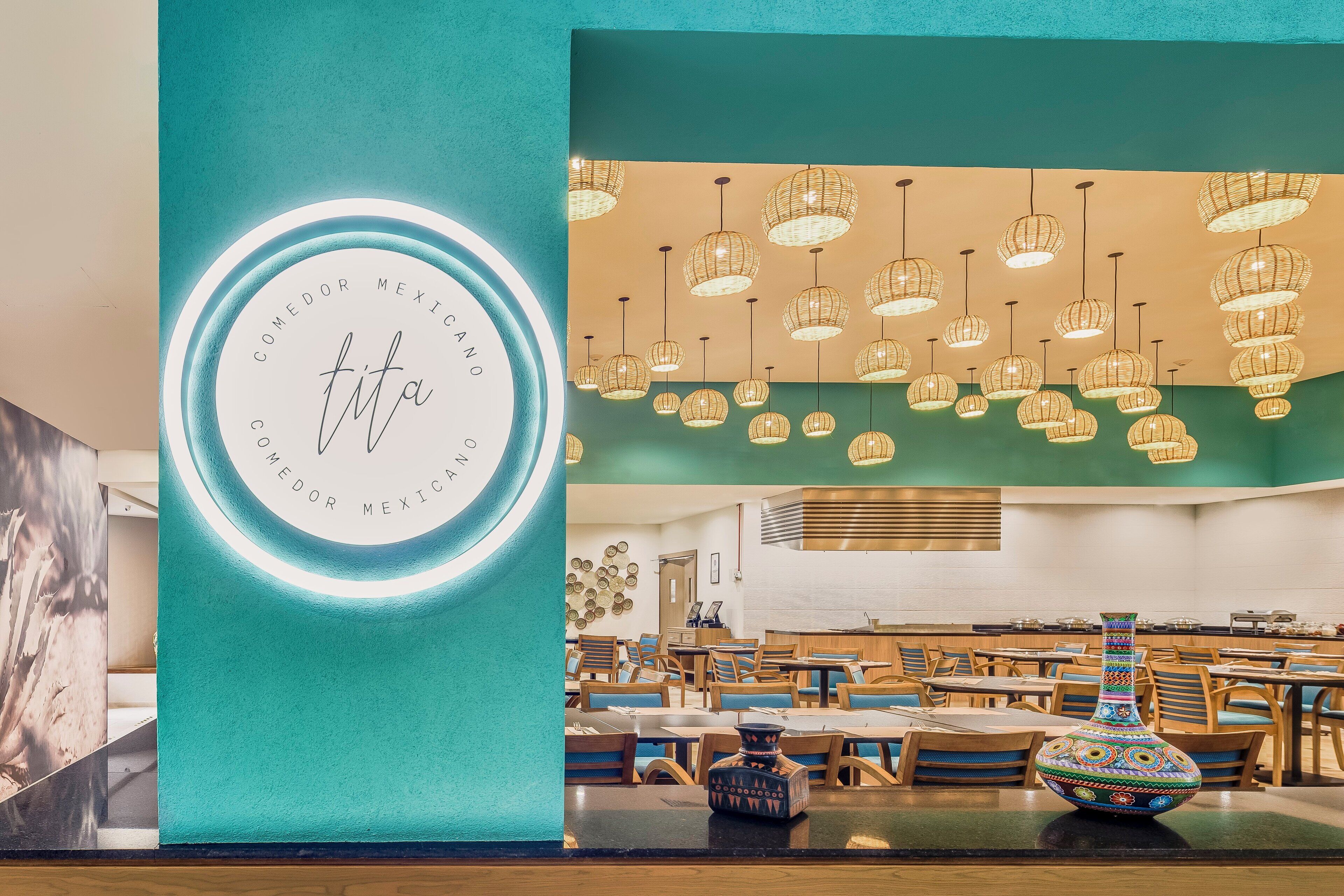 Se sirven desayunos, almuerzos y cenas; cocina internacional