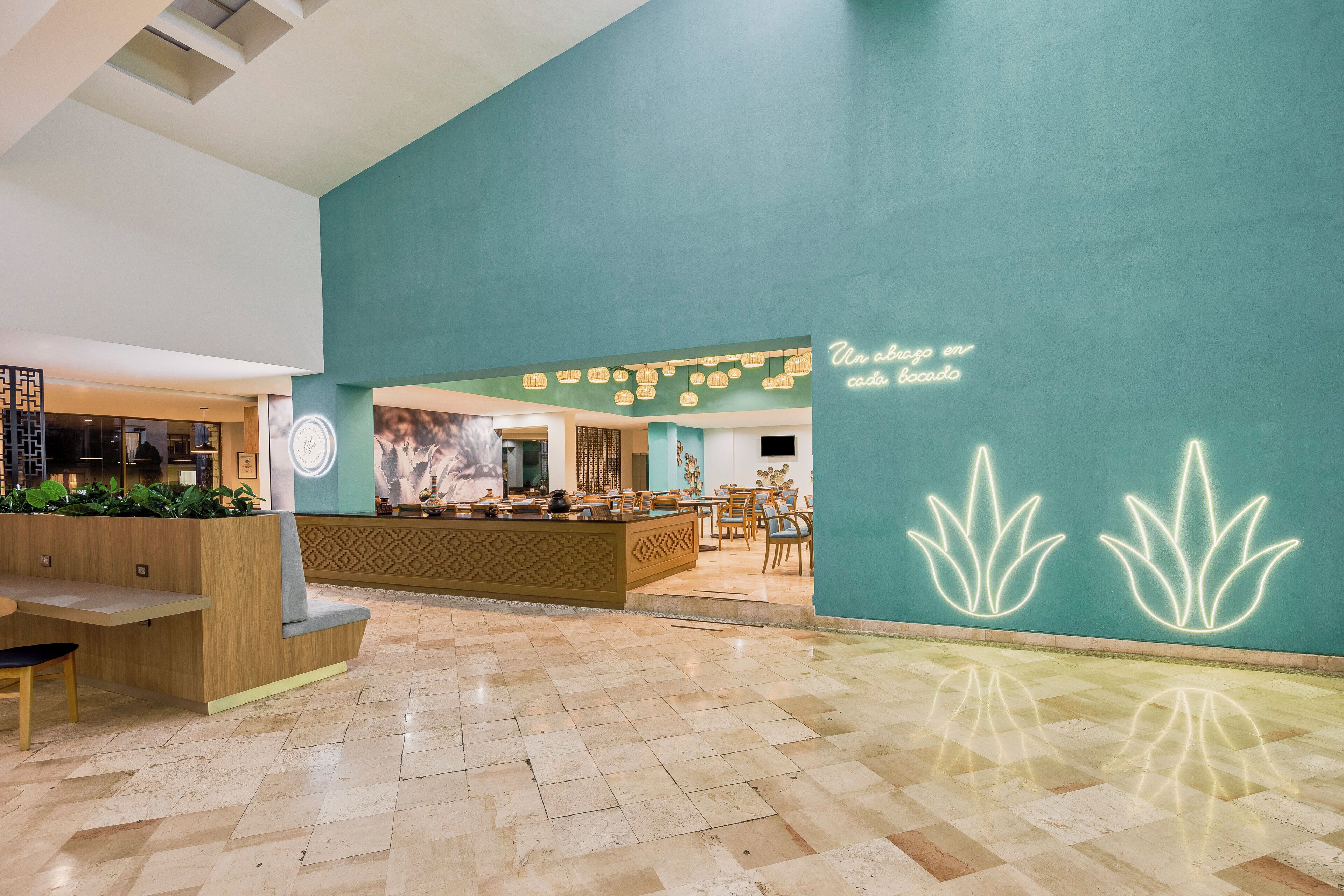 Se sirven desayunos, comidas, cenas y cocina internacional 