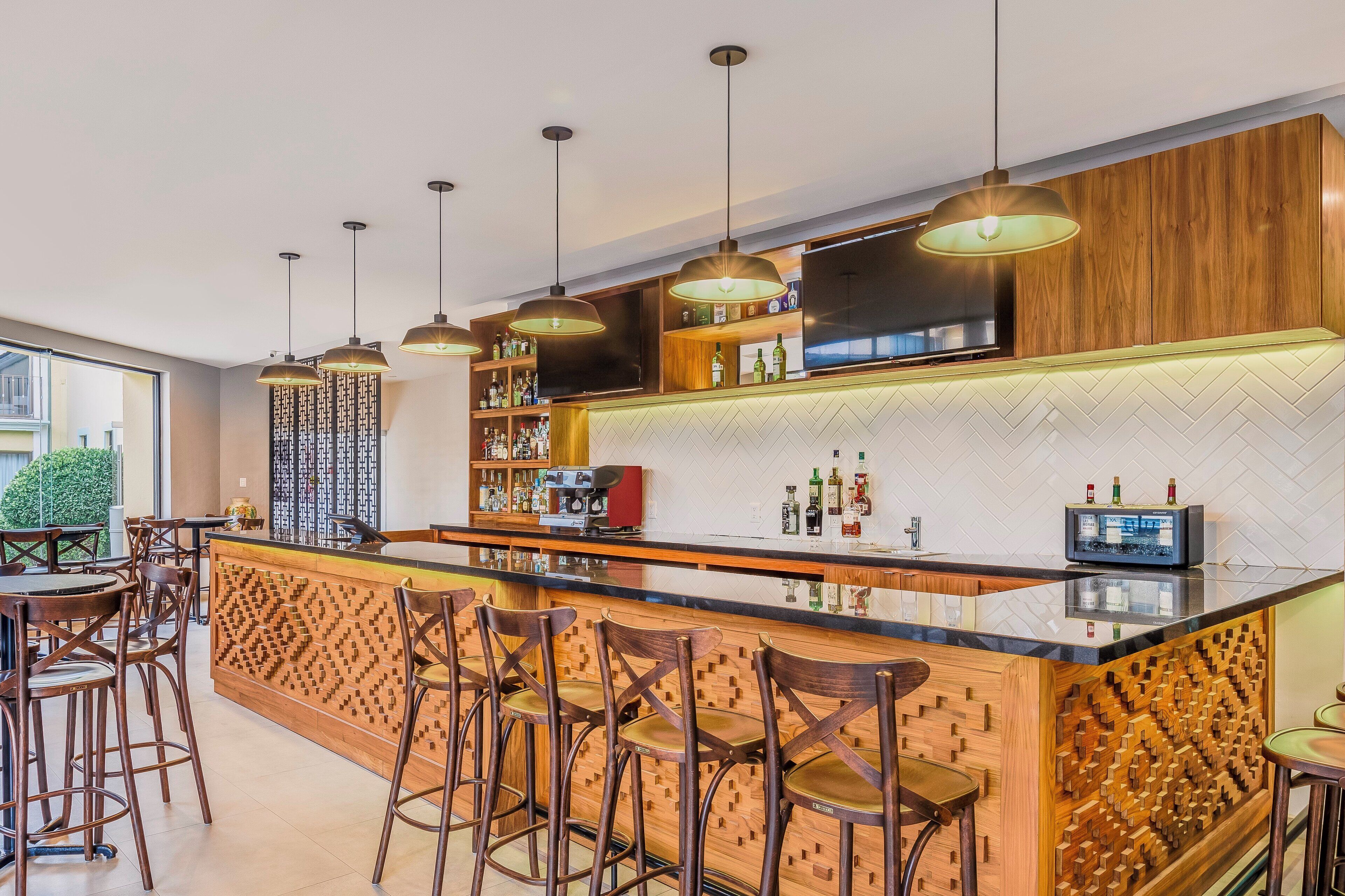 breakfast, lunch, dinner served; international cuisine