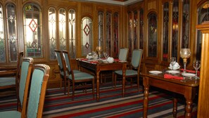 每日供應全套早餐 (每人 EUR10.50)