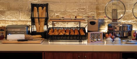 Daily buffet breakfast for a fee