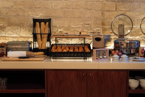 Daily buffet breakfast for a fee - 9Hotel Opera (Paris)