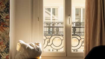 Premium bedding, in-room safe, desk, blackout drapes