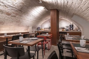 Daily buffet breakfast (EUR 14 per person) - 9Hotel Opera (Paris)