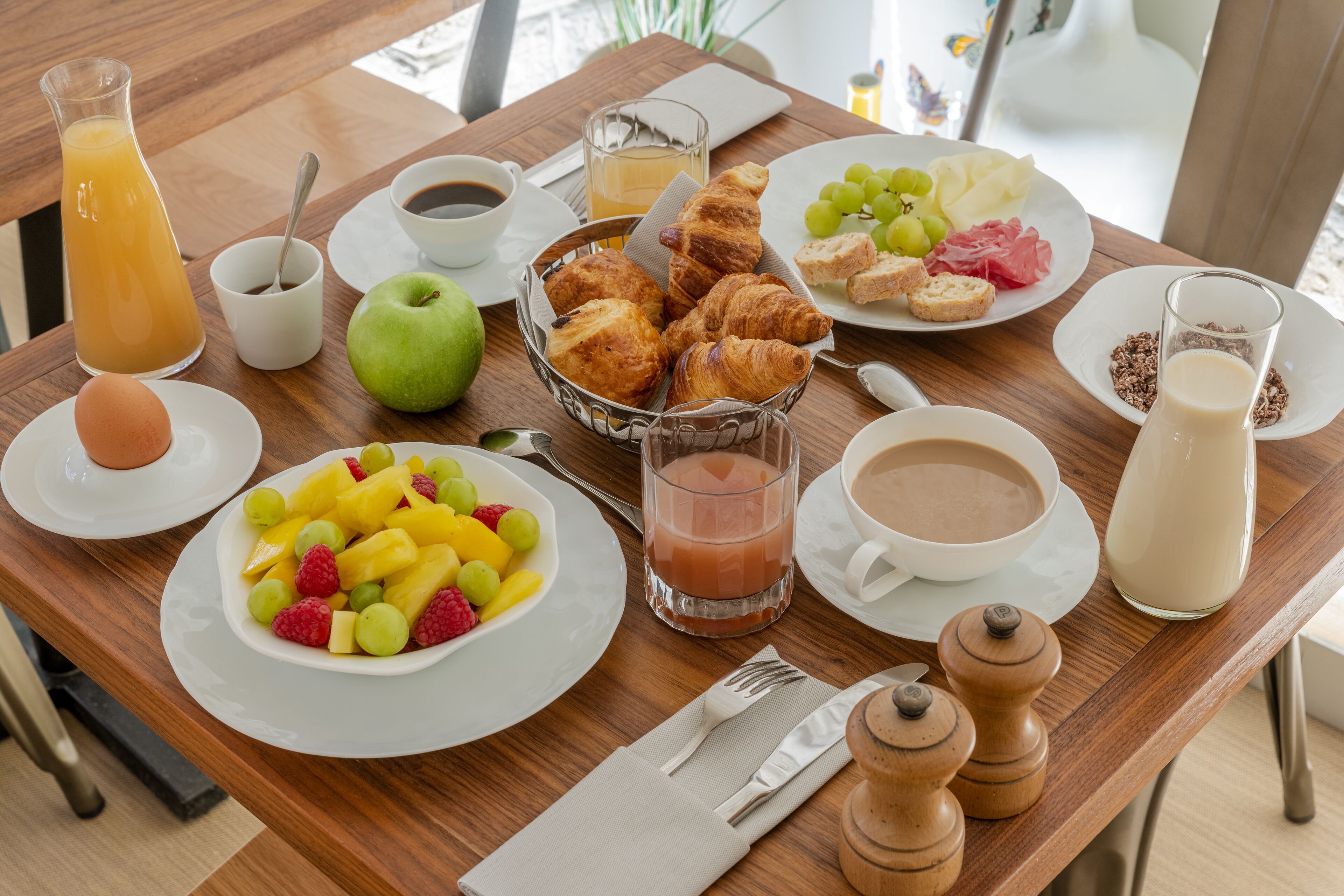 daily buffet breakfast (eur 14 per person)
