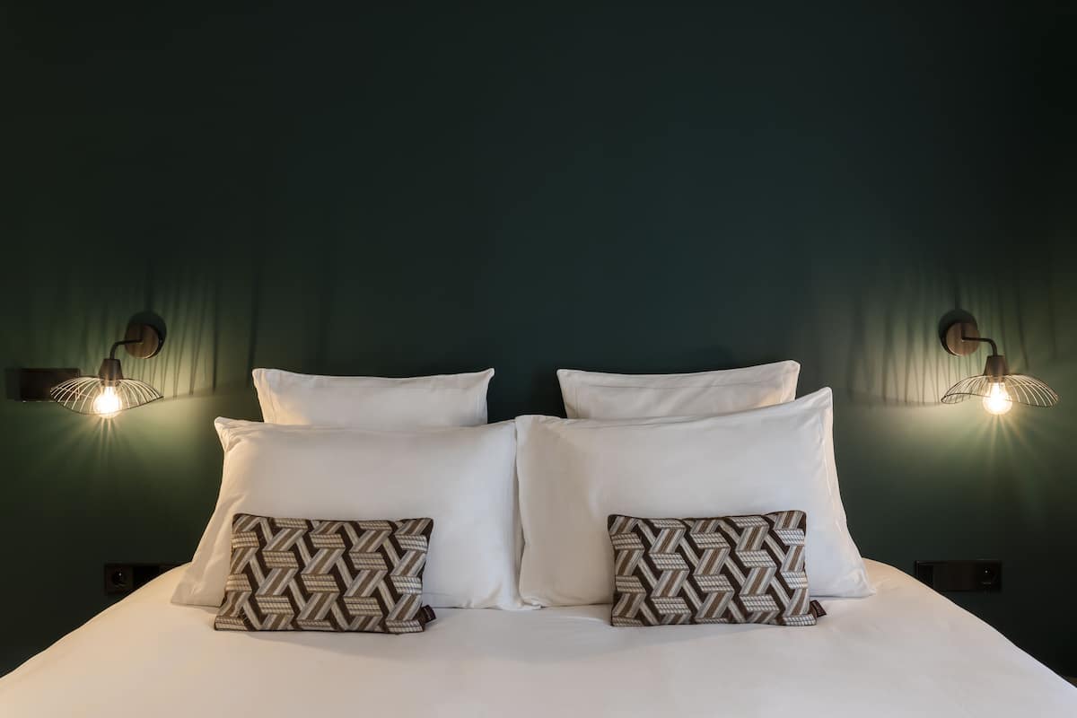 Premium bedding, in-room safe, desk, blackout curtains