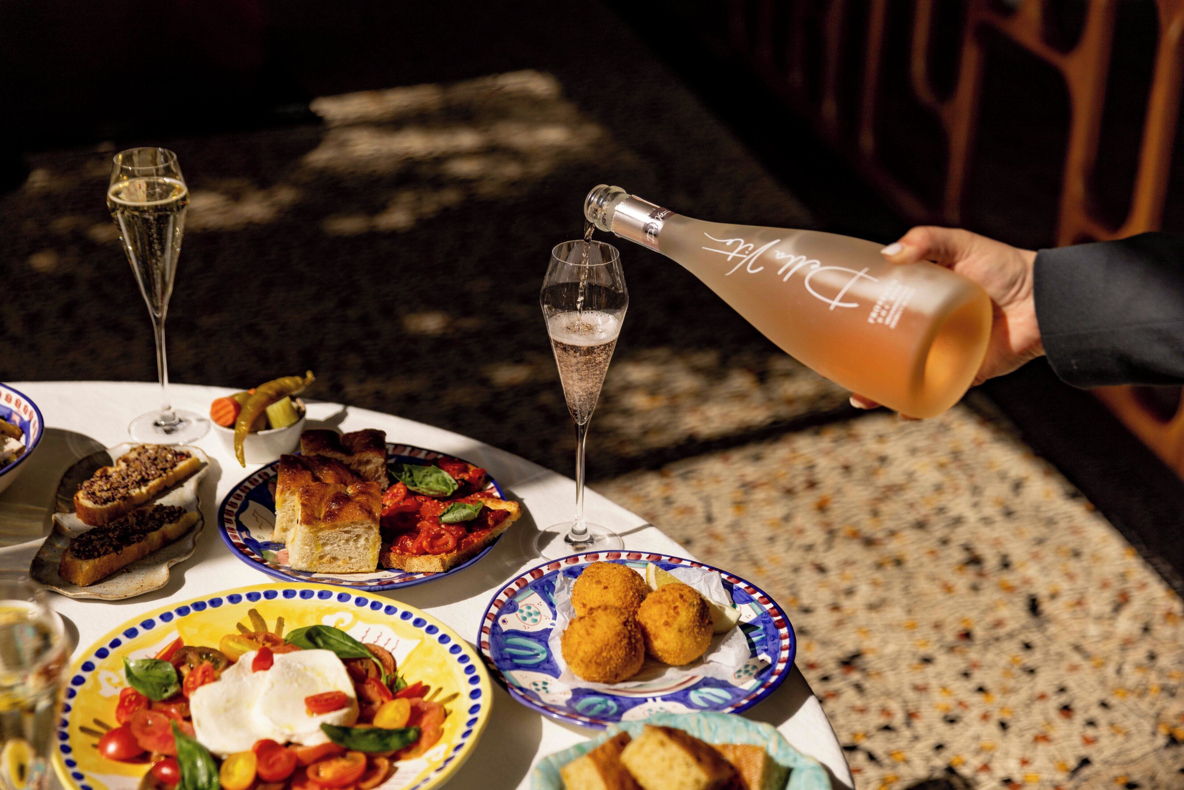 3 restaurants; lunch, dinner and brunch served 