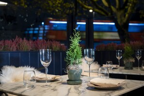 3 restaurants, lunch, dinner, brunch served; Italian cuisine