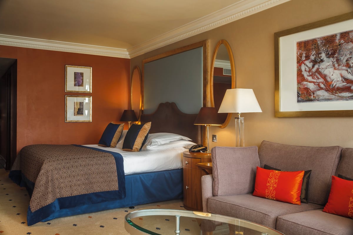 Junior Suite, 1 King Bed | 1 bedroom, in-room safe, desk, laptop workspace