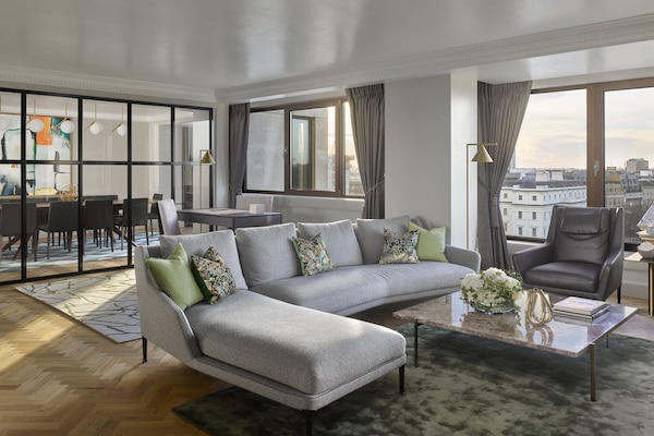 Cofres nos quartos, escrivaninha, espaço de trabalho para notebook