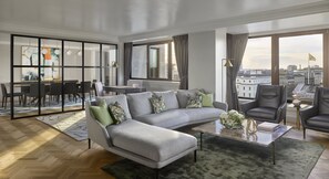 In-room safe, desk, laptop workspace, blackout curtains - InterContinental London Park Lane by IHG (London)