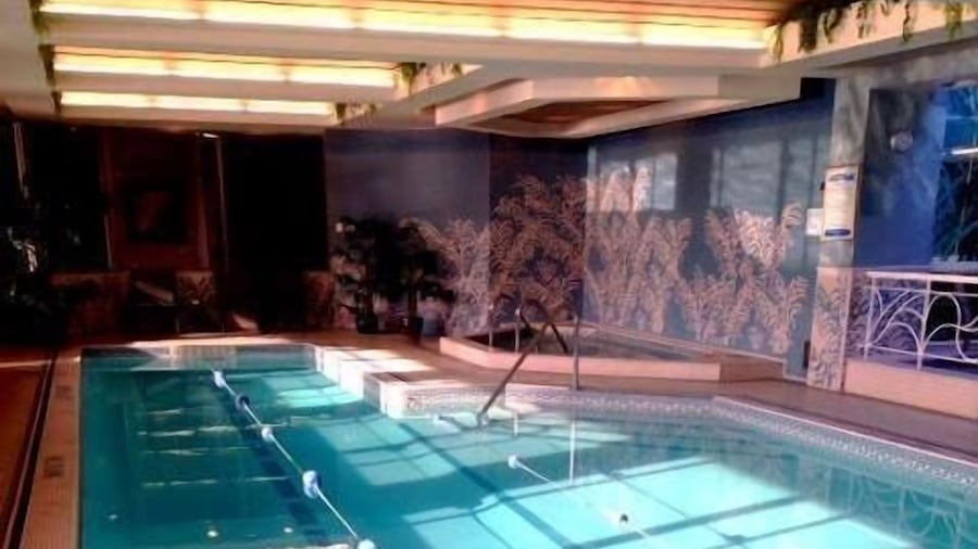 Clarion Hotel & Suites Riverfront