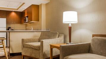 Efficiency, Suite, 1 King Bed with Sofa bed, Non Smoking | Iron/ironing board, free cots/infant beds, rollaway beds, free WiFi