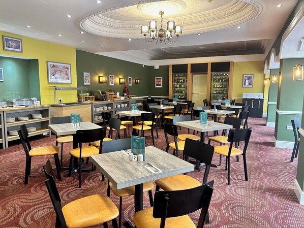 English breakfast on weekends (GBP 10 per person)