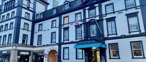 Fachada de la propiedad