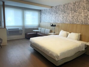 Superior Room, Multiple Beds | Desk, iron/ironing board, bed sheets, wheelchair access - Hotel Moab Downtown (Moab)