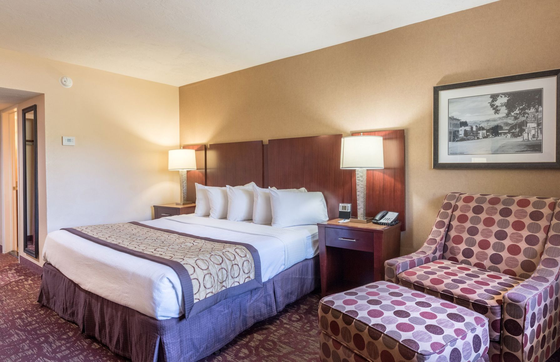 Desk, iron/ironing board, bed sheets, wheelchair access