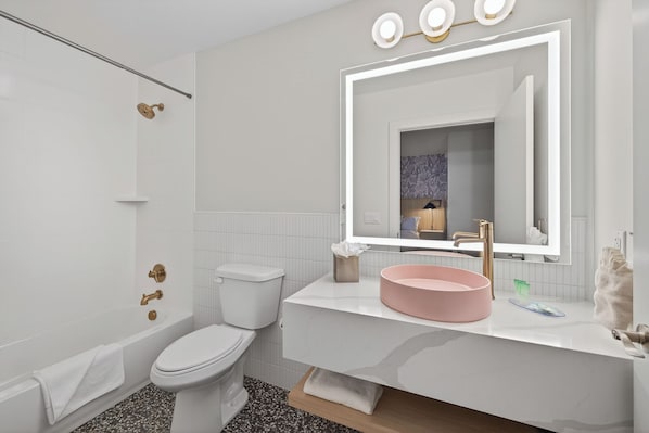 Douche, articles de toilette (gratuits), séchoir à cheveux