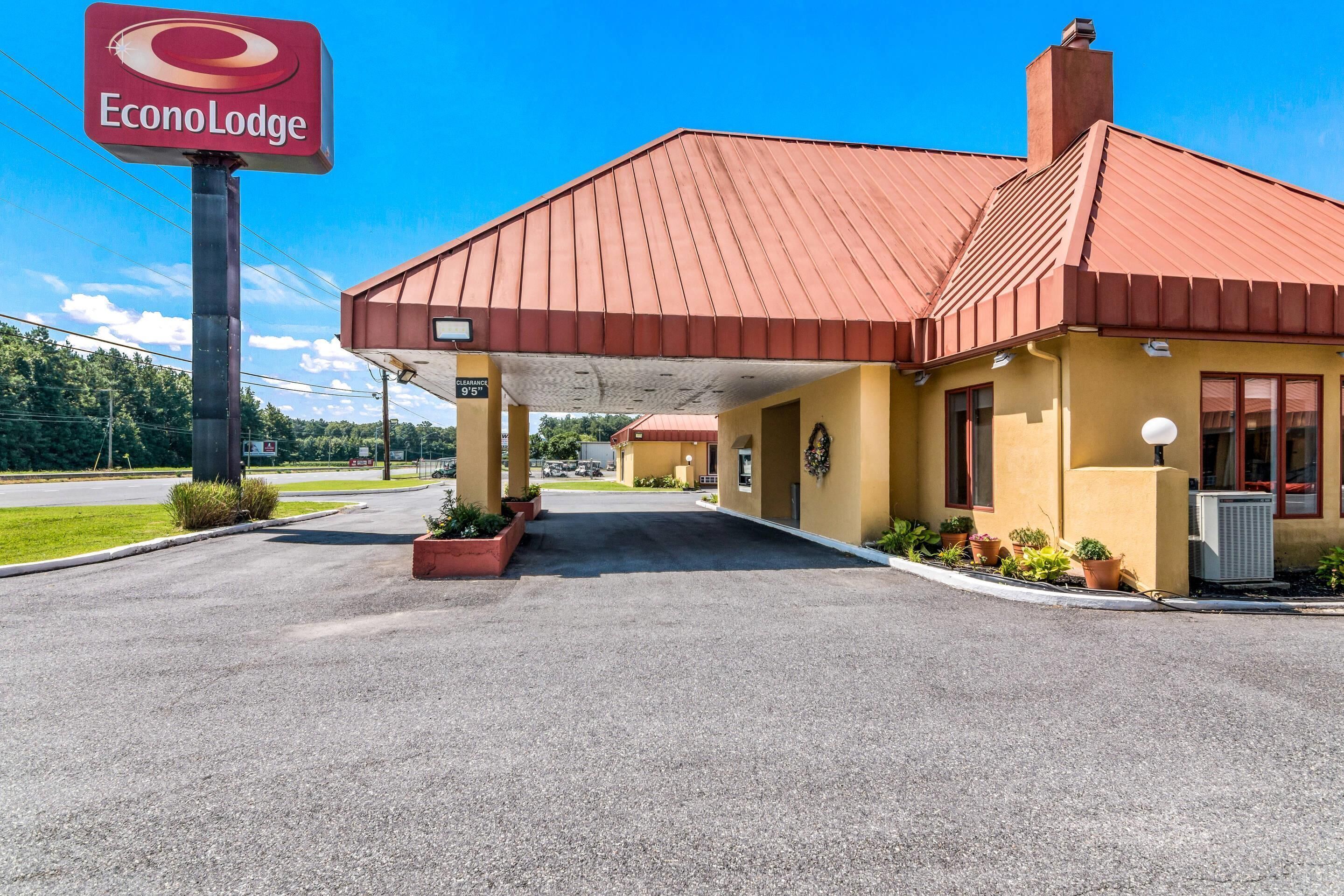 A motel with a red roof and a sign reading 'EconoLodge.'
