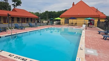 Sæsonbestemt udendørs pool