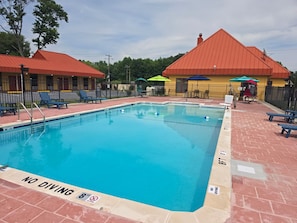 Piscina a l'aire lliure de temporada 