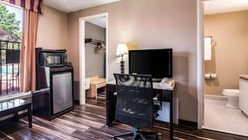 Chambre, 1 grand lit, non-fumeurs | Coffres-forts dans les chambres, bureau, fer et planche Ă repasser