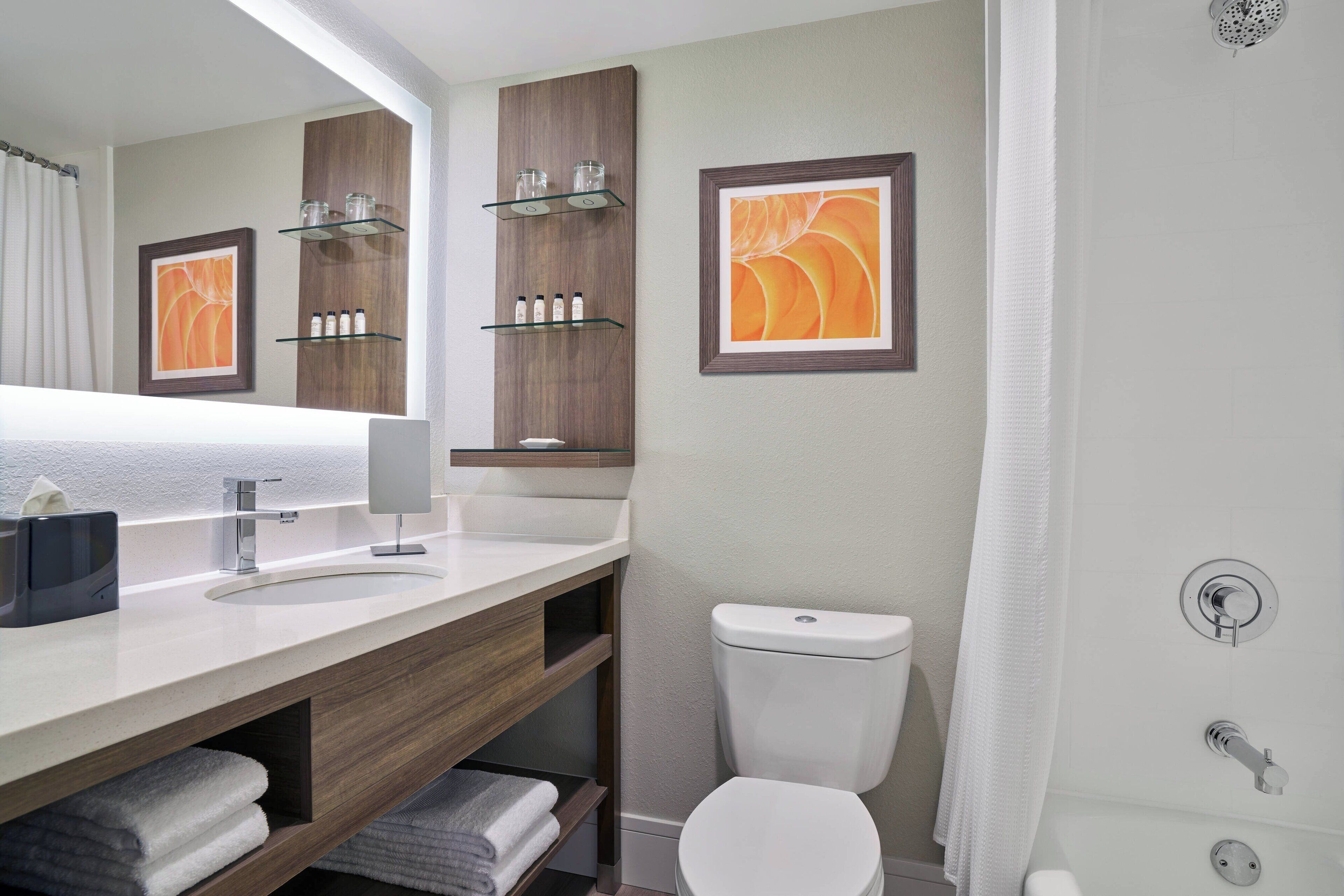 combined shower/bathtub, eco-friendly toiletries, hair dryer, towels