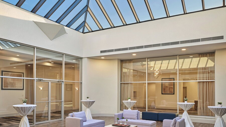 Delta Hotels by Marriott Chicago Willowbrook