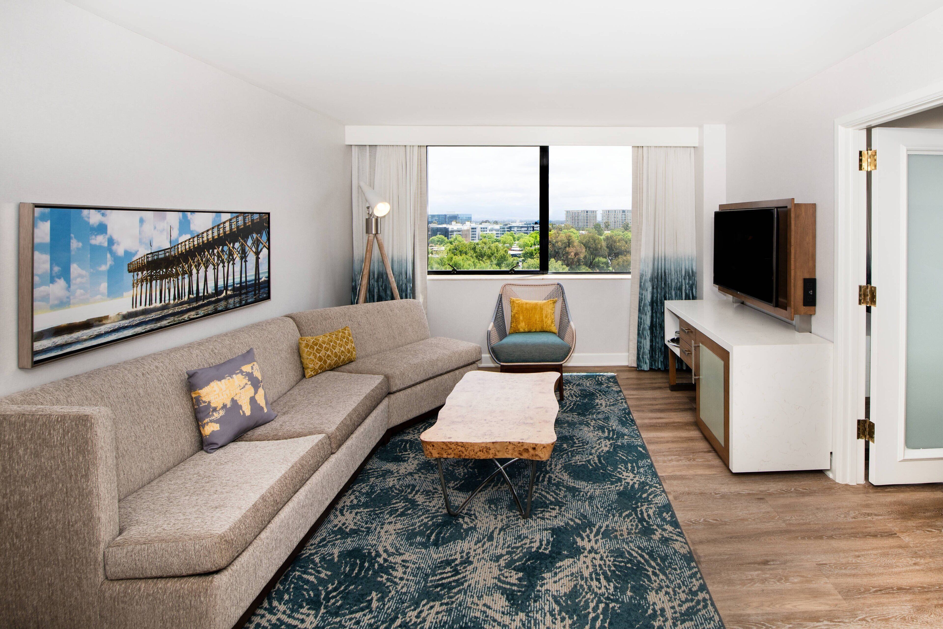 32-inch lcd tv with cable channels, tv, pay films