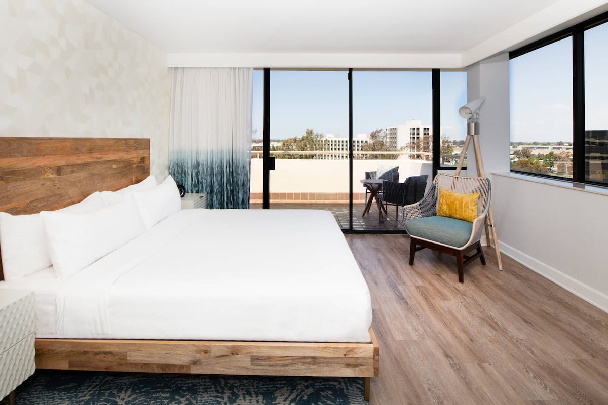 egyptian cotton sheets, premium bedding, pillow-top beds, in-room safe