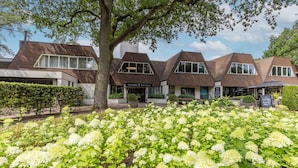 Front of property - Fletcher Hotel - Restaurant Wolfheze (Wolfheze)