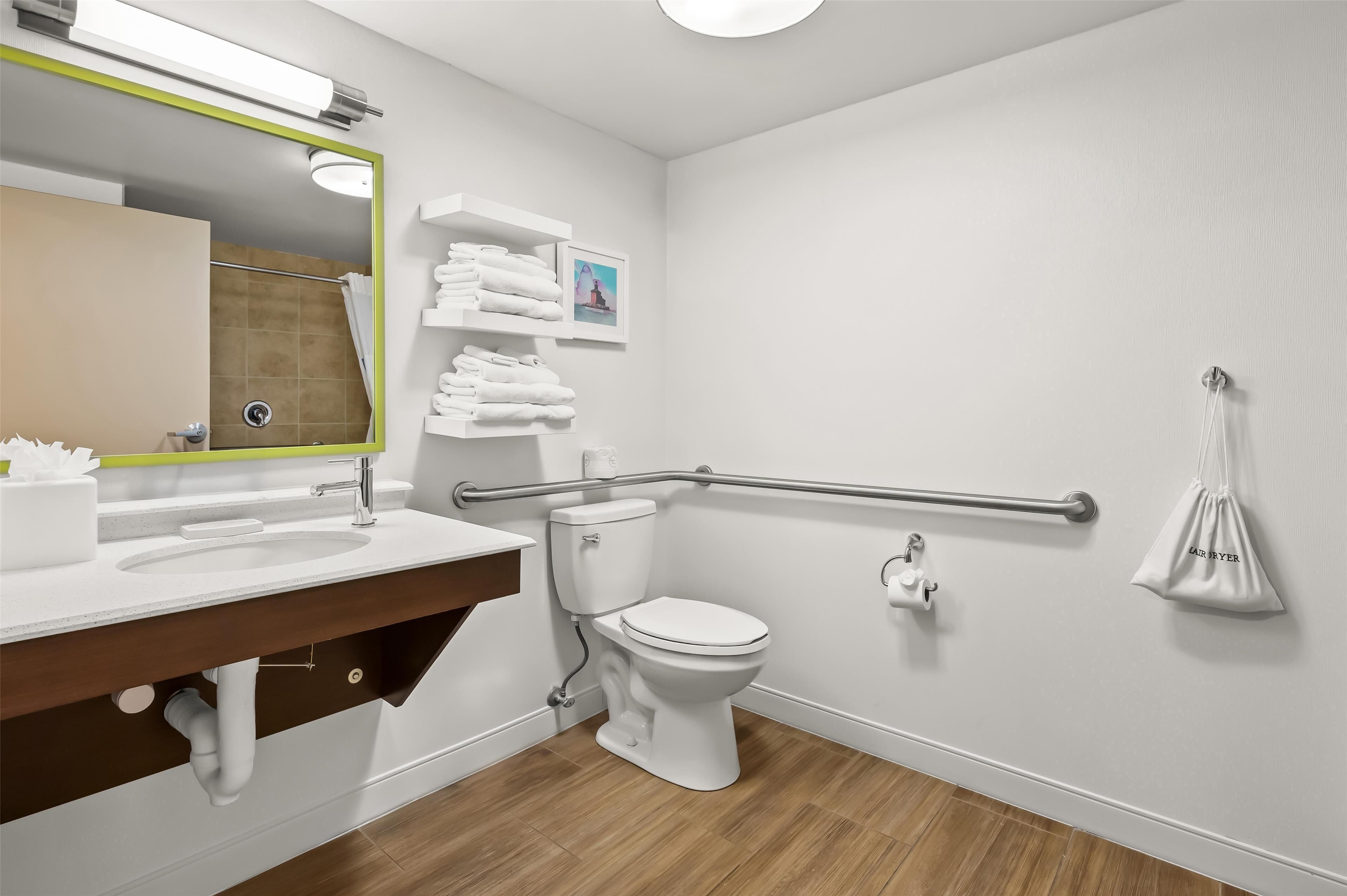 room, 1 queen bed, accessible, non smoking | bathroom | hair dryer, towels