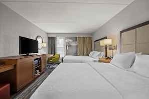 In-room safe, blackout curtains, iron/ironing board - Hampton Inn Toledo-South/Maumee (Maumee)