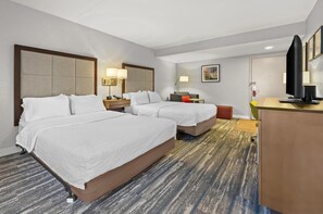 Chambre, 2 grands lits, accessible aux personnes à mobilité réduite, non-fumeur | Coffre-fort, rideaux d’obscurcissement, fer et planche à repasser